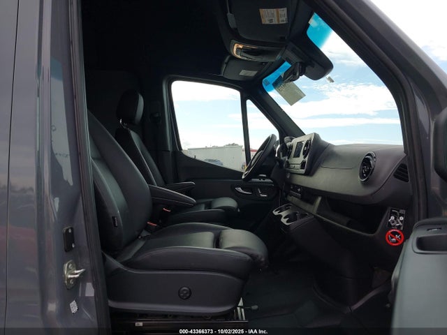Mercedes-Benz Sprinter 2500 High Roof 4-cyl Diesel Ho
