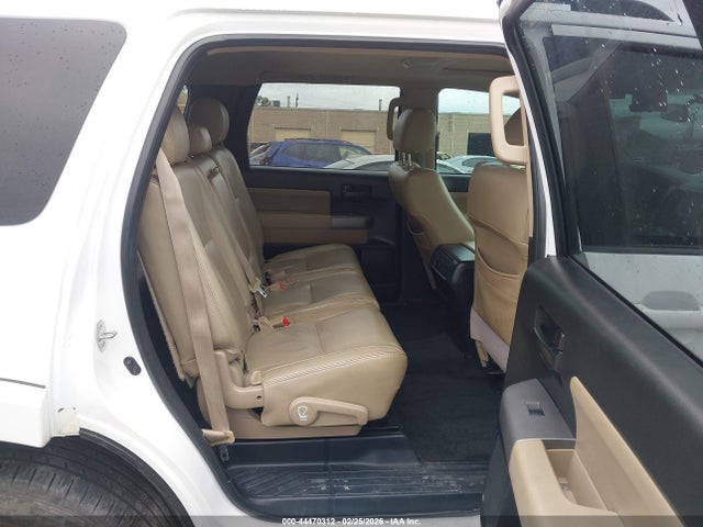 Toyota Sequoia Sr5 5.7l V8