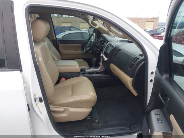 Toyota Sequoia Sr5 5.7l V8