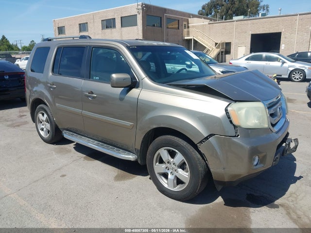 Salvage Honda Pilot Image