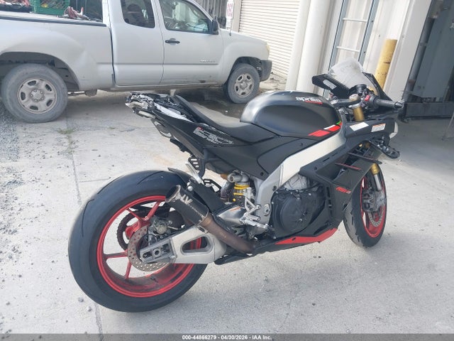 Aprilia Rsv4 1100