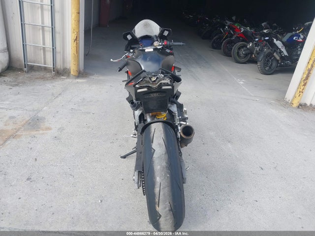 Aprilia Rsv4 1100