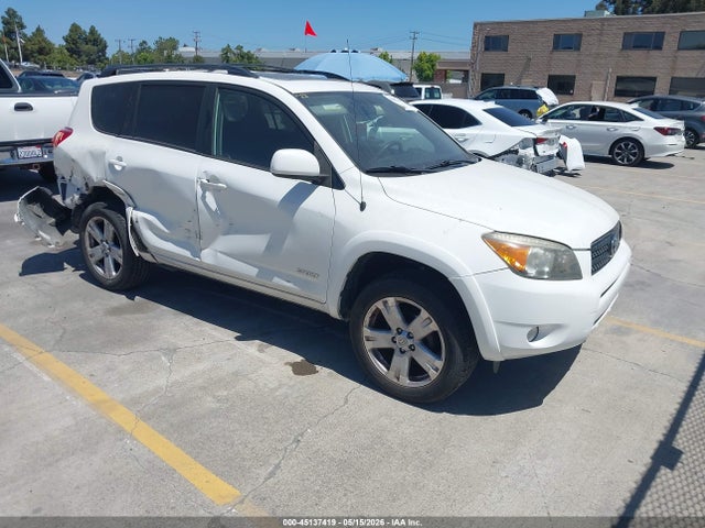 Salvage Toyota RAV4 Image