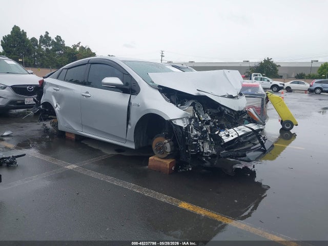 Salvage Toyota Prius Prime Image