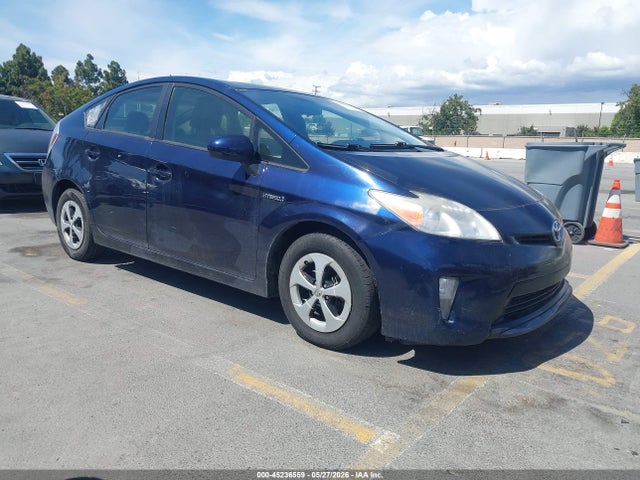 Salvage Toyota Prius Image