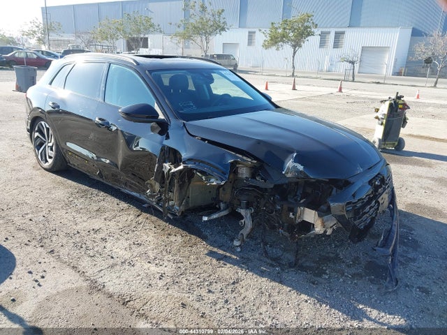 Salvage Audi Q8 Image