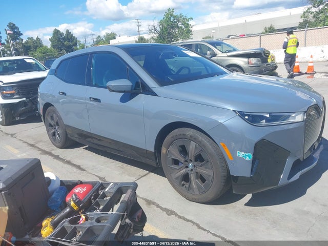 Salvage BMW iX Image