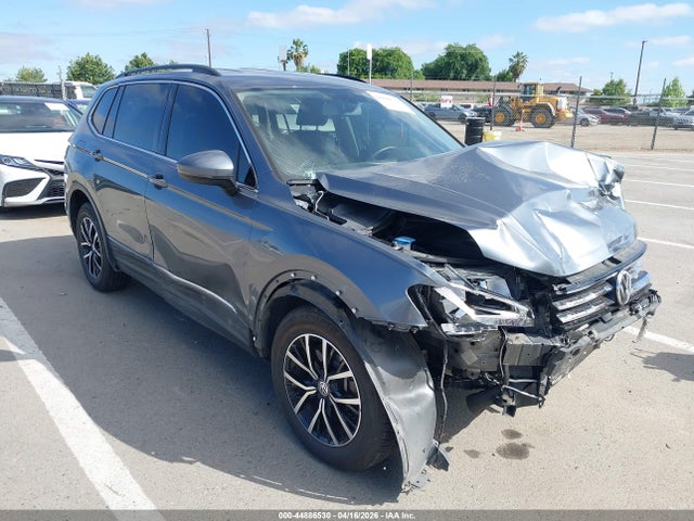 Salvage Volkswagen Tiguan Image