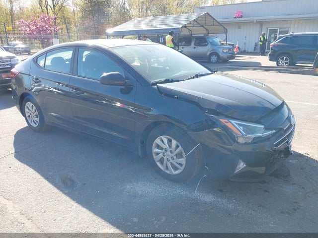Salvage Hyundai ELANTRA Image