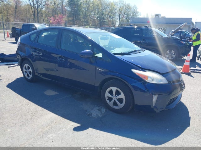 Salvage Toyota Prius Image