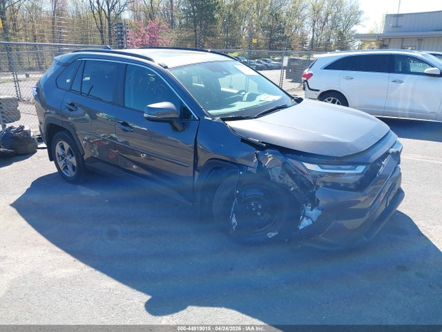 Salvage Toyota RAV4 Image