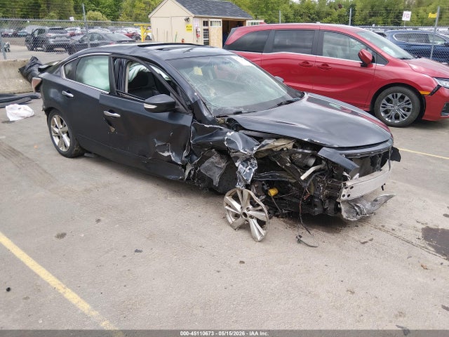 Salvage Nissan Altima Image