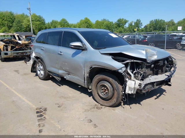 Salvage Toyota Highlander Image