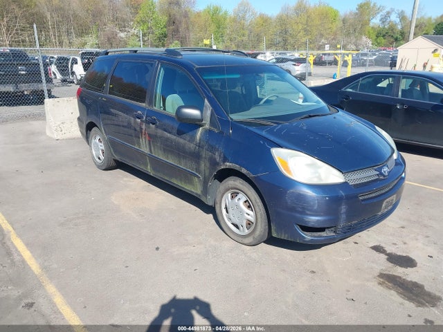 Salvage Toyota Sienna Image