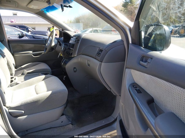 Toyota Sienna Le