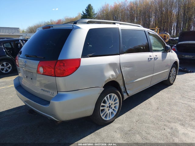 Toyota Sienna Le