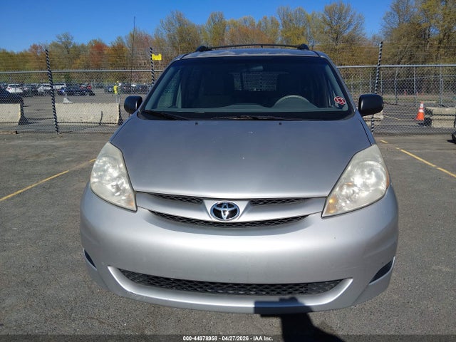 Toyota Sienna Le