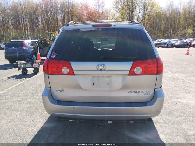 Toyota Sienna Le