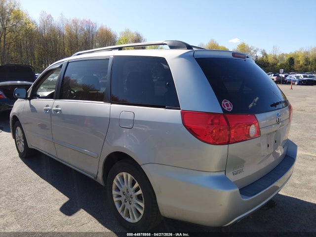 Toyota Sienna Le