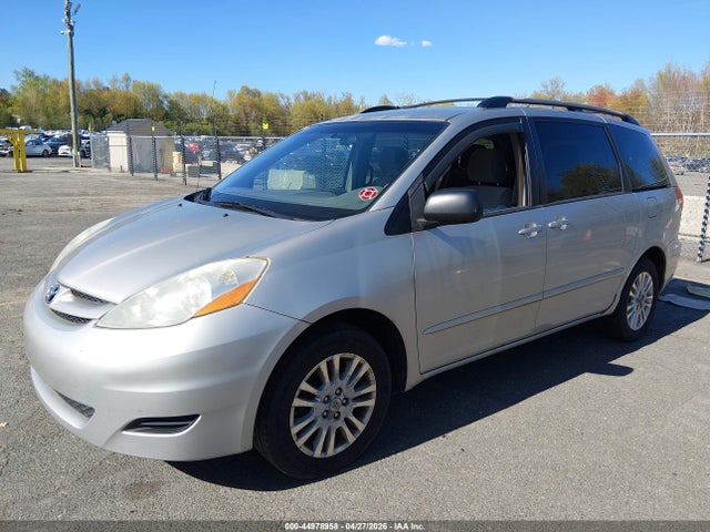 Toyota Sienna Le