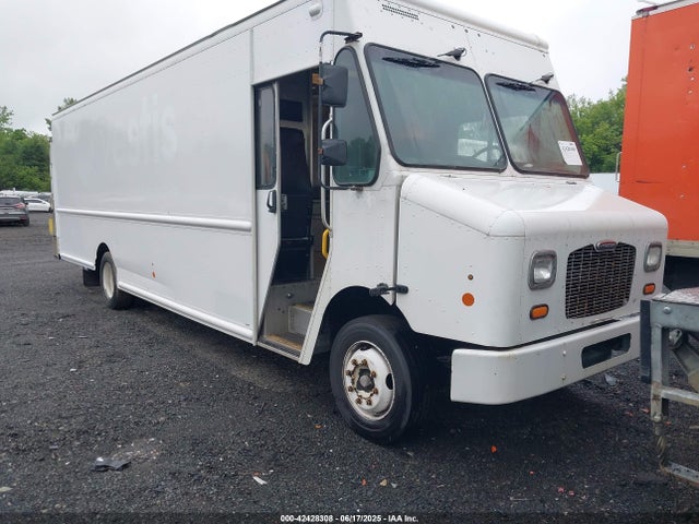 Salvage Freightliner Chassis Image