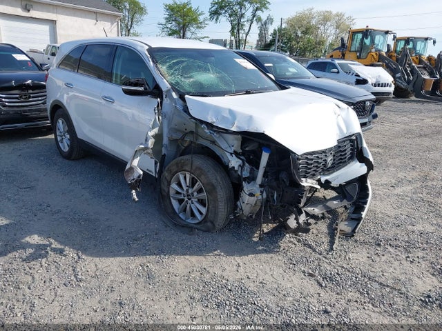 Salvage Kia Sorento Image
