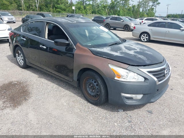 Salvage Nissan Altima Image
