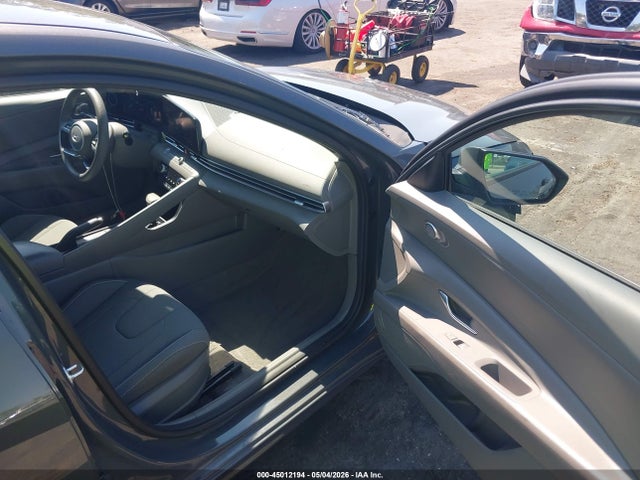 Hyundai ELANTRA Sel