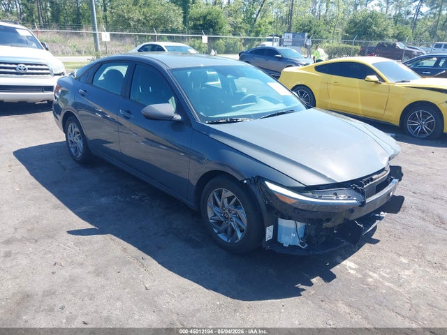 Salvage Hyundai ELANTRA Image