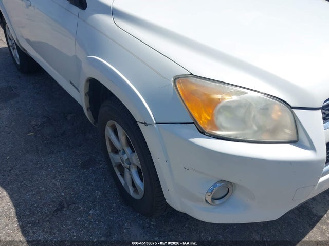 Toyota RAV4 Limited V6