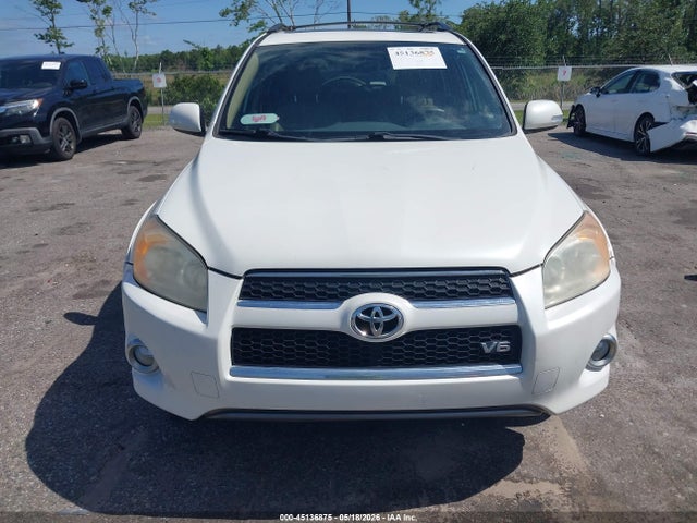 Toyota RAV4 Limited V6