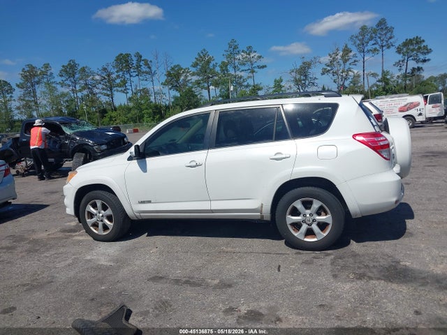 Toyota RAV4 Limited V6