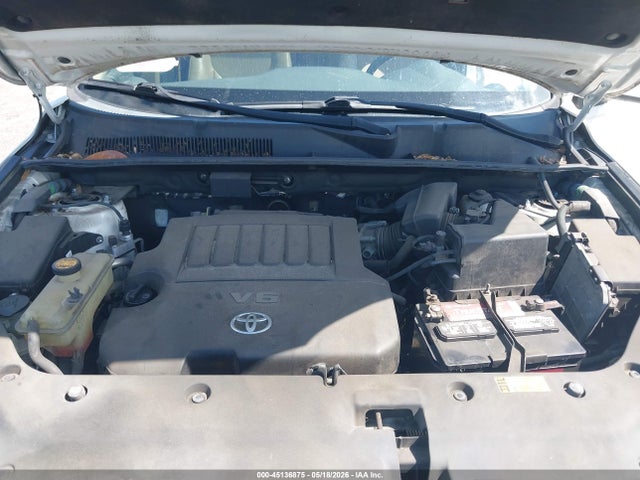 Toyota RAV4 Limited V6