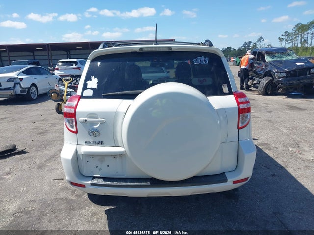 Toyota RAV4 Limited V6