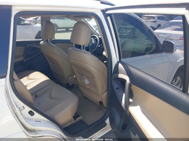 Toyota RAV4 Limited V6