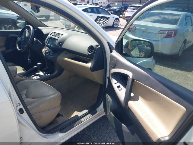 Toyota RAV4 Limited V6