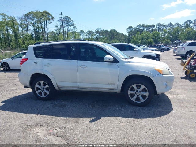 Toyota RAV4 Limited V6