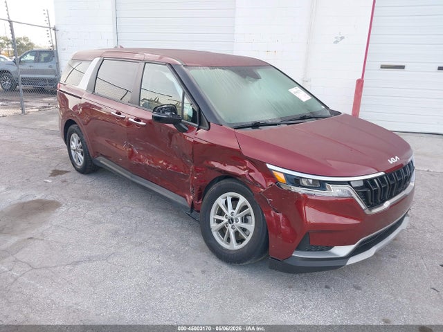 Salvage Kia Carnival Image