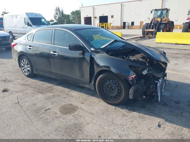 Salvage Nissan Altima Image