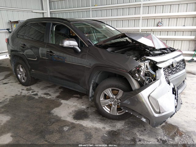 Salvage Toyota RAV4 Image
