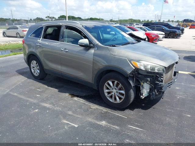 Salvage Kia Sorento Image
