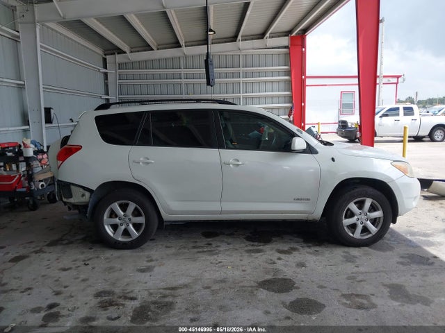Toyota RAV4 Limited V6