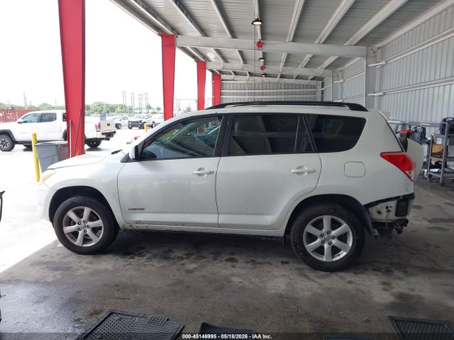 Toyota RAV4 Limited V6