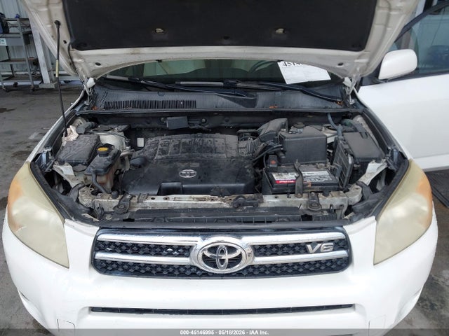 Toyota RAV4 Limited V6