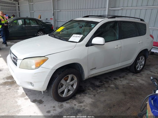 Toyota RAV4 Limited V6