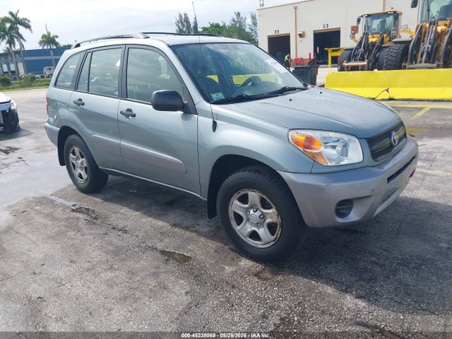 Salvage Toyota RAV4 Image