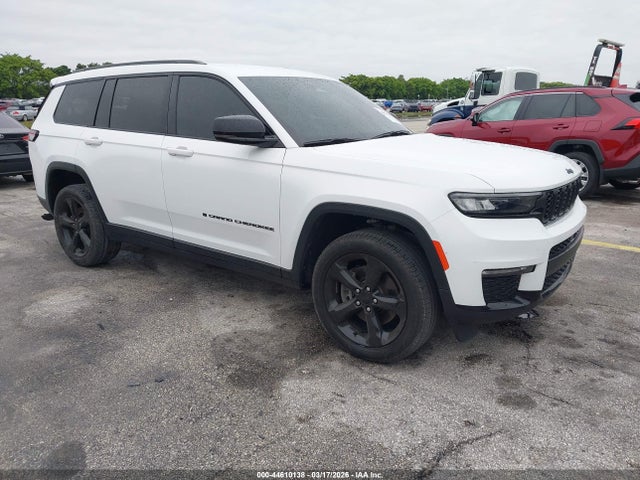 Salvage Jeep Grand Cherokee Image
