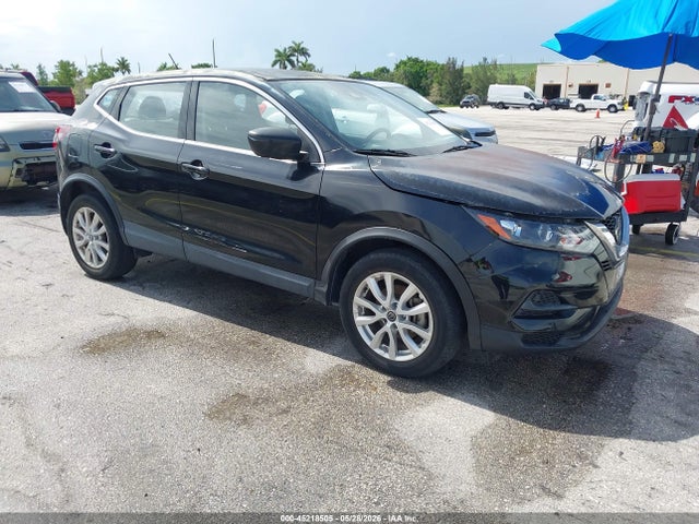 Salvage Nissan Rogue Image