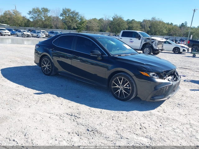 Salvage Toyota Camry Image