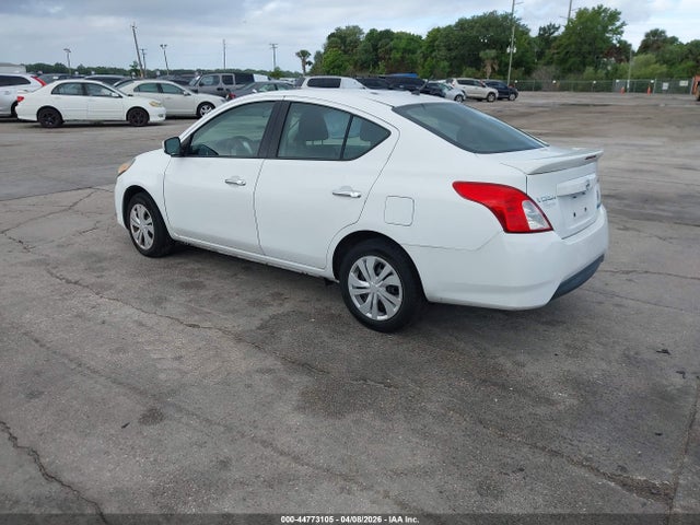 Nissan Versa